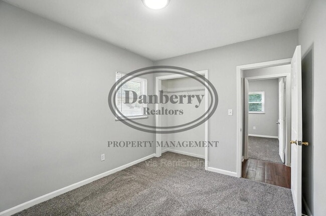 Building Photo - 822 Searles Rd