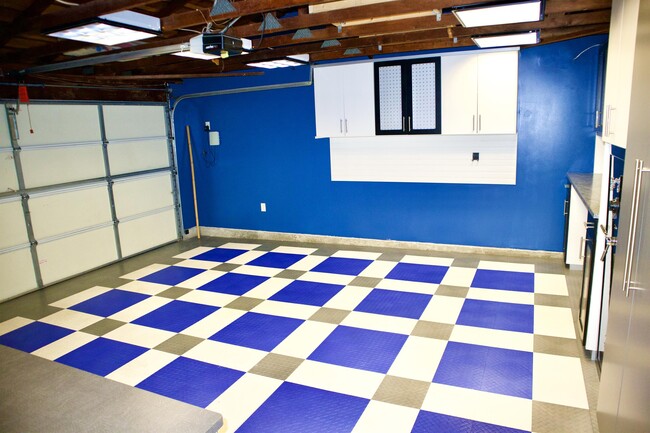 Building Photo - 26665 Whitehorn Dr