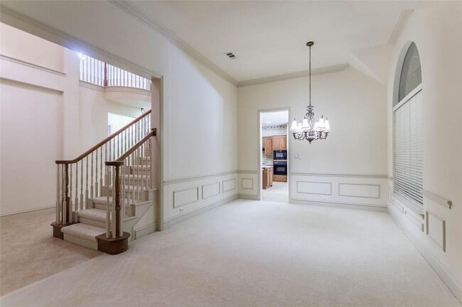 Building Photo - 5717 Sweetbriar Dr