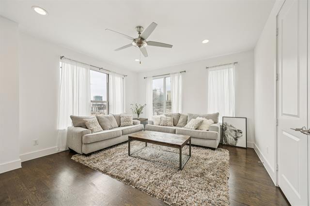 Building Photo - 3002 Zenia Dr