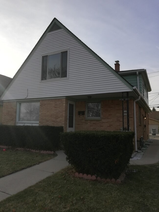 Front Entrance - 3209 S 35th St