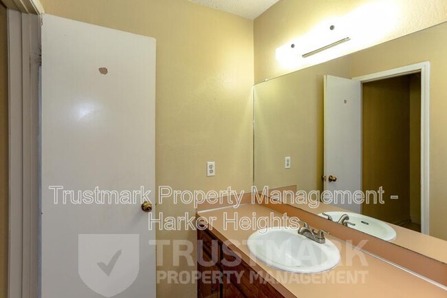 Building Photo - 4506 Lago Cir