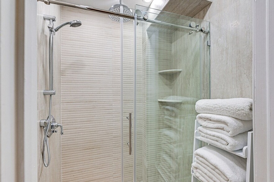 Building Photo - 518 Cortlandt Ave