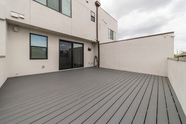 Building Photo - 2325 1st Ave S