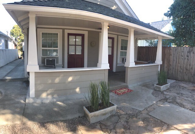 Building Photo - 1430 Pine St