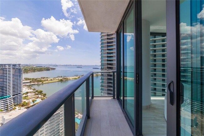 Building Photo - 650 NE 32nd St