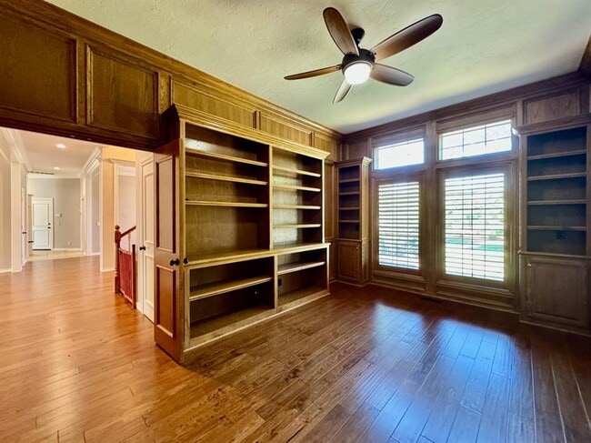 Building Photo - 2600 Sweetbriar Ct