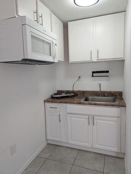 Building Photo - 1901 E Noel St