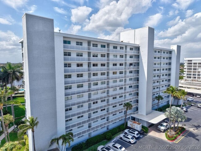 Building Photo - 3224 S Ocean Blvd