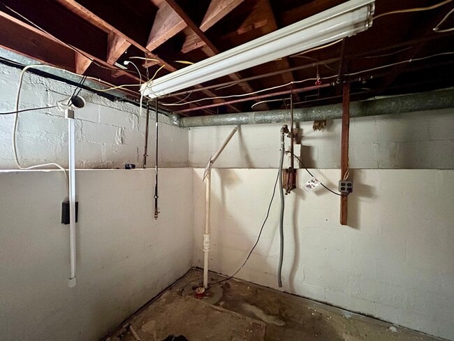 Building Photo - 1000 Kern St