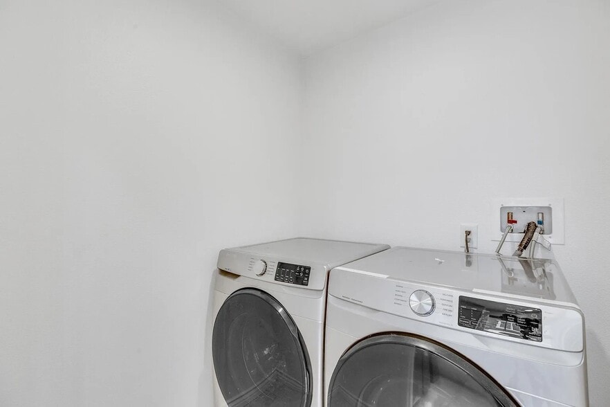 Building Photo - 140 Liberty St