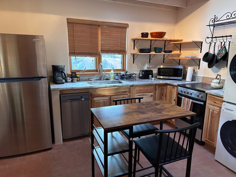 Building Photo - 1511 Don Gaspar Ave