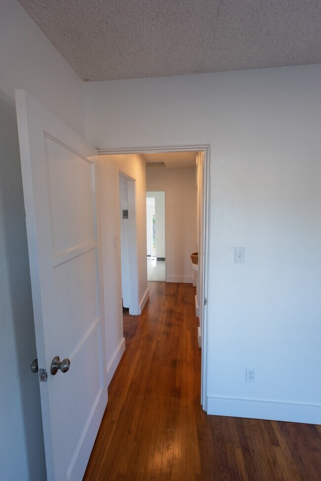 Building Photo - Newly remodeled 3 bedroom 1.5 Bath
