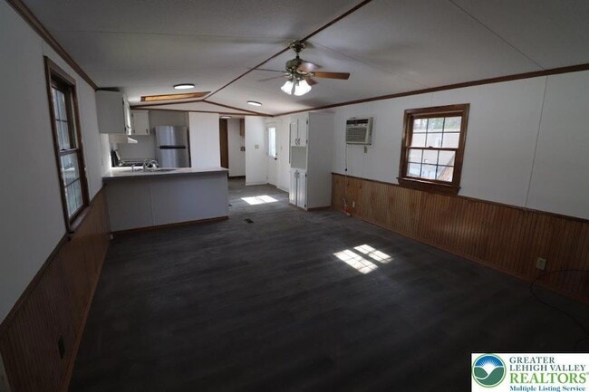 Building Photo - 238 Birchwood Ln