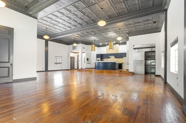 Building Photo - 2602 Kings Rd