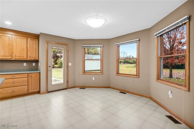 Building Photo - 2366 Stony Hill Rd