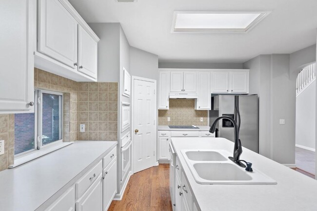 Building Photo - 10724 Thoroughbred Dr