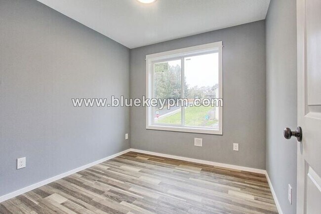 Building Photo - Unit 320: 3 Bed, 2.5 Baths Townhome in LaCenter