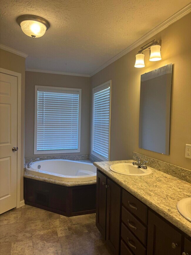 Building Photo - 205 Joy Rd