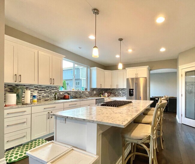 Building Photo - Stunning & Elegant Home Available for Rent!