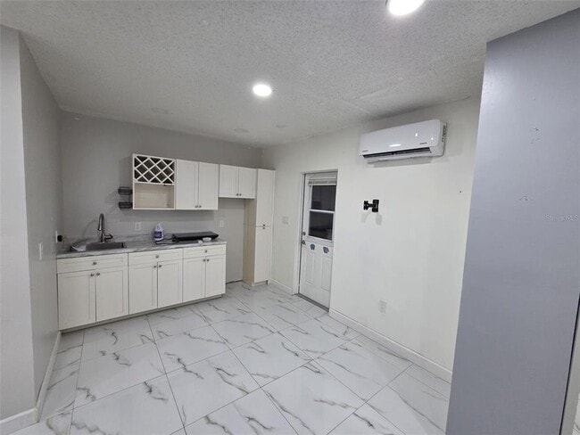 Building Photo - 1761 SW Monterrey Ln