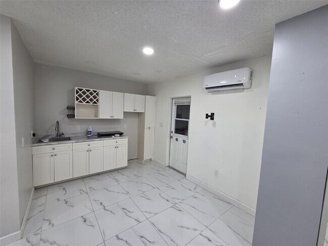 Building Photo - 1761 SW Monterrey Ln