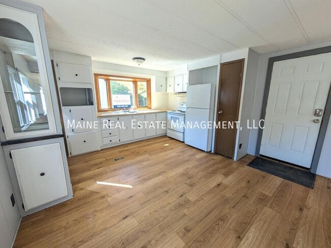 Primary Photo - 72 Park Dr