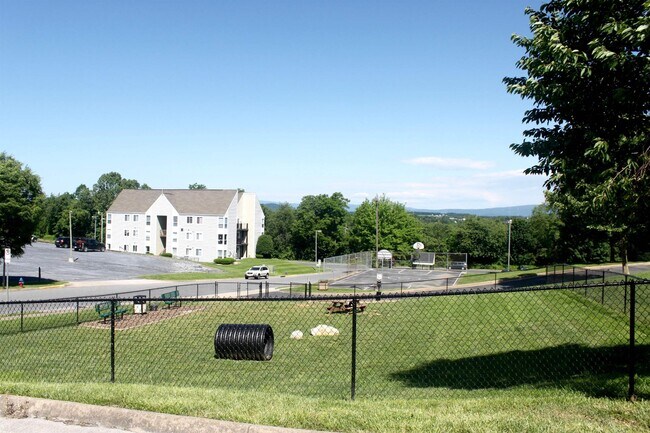 Building Photo - 1360 Hunters Rd