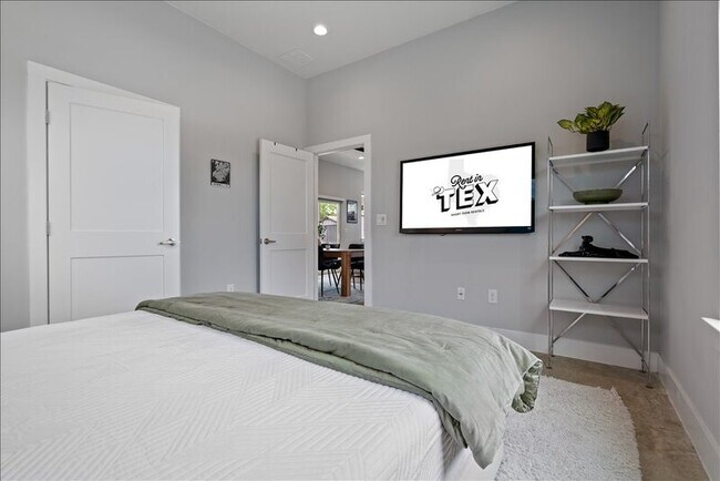 Building Photo - 6301 Santos St