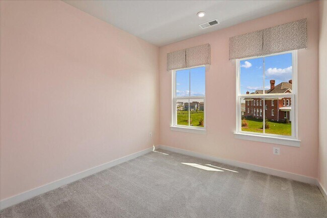 Building Photo - 1303 Potomac View Pkwy