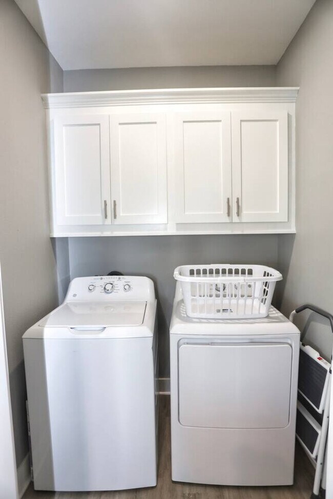 Building Photo - 939 Palm Ridge Dr