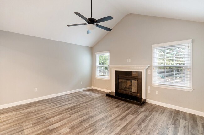 Building Photo - Charming 3 Bedroom, 2.5 Bath Home in Coventry