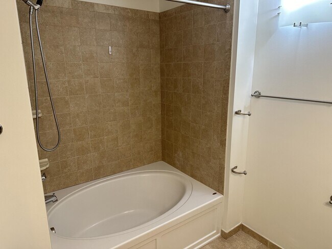 Building Photo - 444 S Blount St