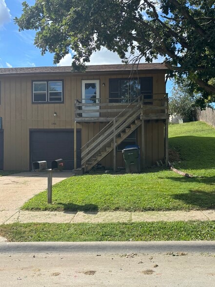 Primary Photo - 1306 N Zenith Ave