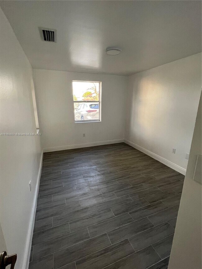 Building Photo - 2050 SW 122nd Ave