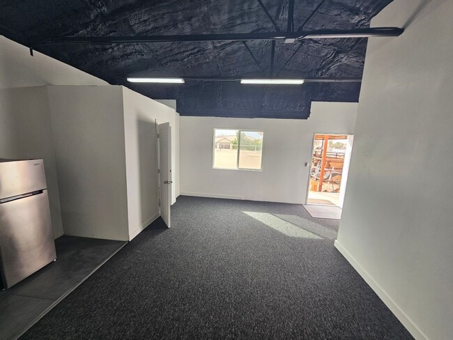 Building Photo - DETACHED ONE BEDROOM CASITA ON HORSE PROPERTY