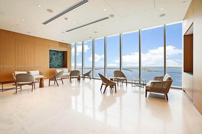 Building Photo - 300 S Biscayne Blvd