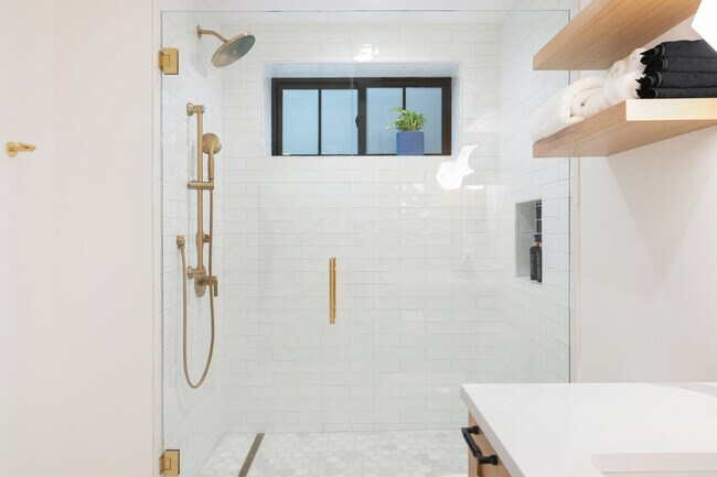 Building Photo - 2453 4th Ave W