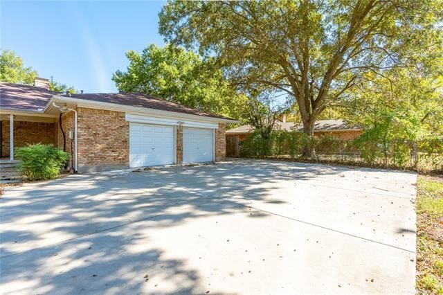 Building Photo - 2217 Sylvan Dr
