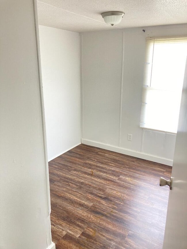 Building Photo - 2405 Wysteria Ln