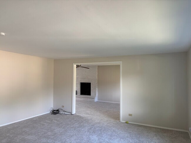 Building Photo - 616 Grace Ln