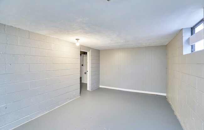 Building Photo - 7361 Melrose Ave