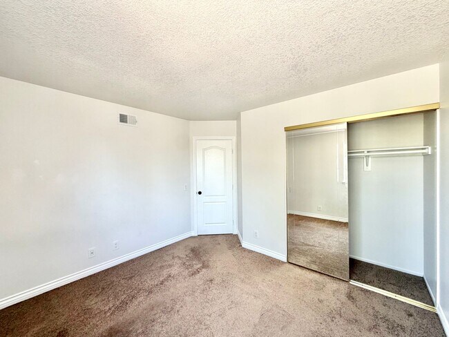 Building Photo - Open-Concept 3 Bedroom 2.5 Bathroom Home with Soaring Ceilings & Spacious Backyard