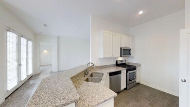 Building Photo - Village at Olentangy Crossing 7281a