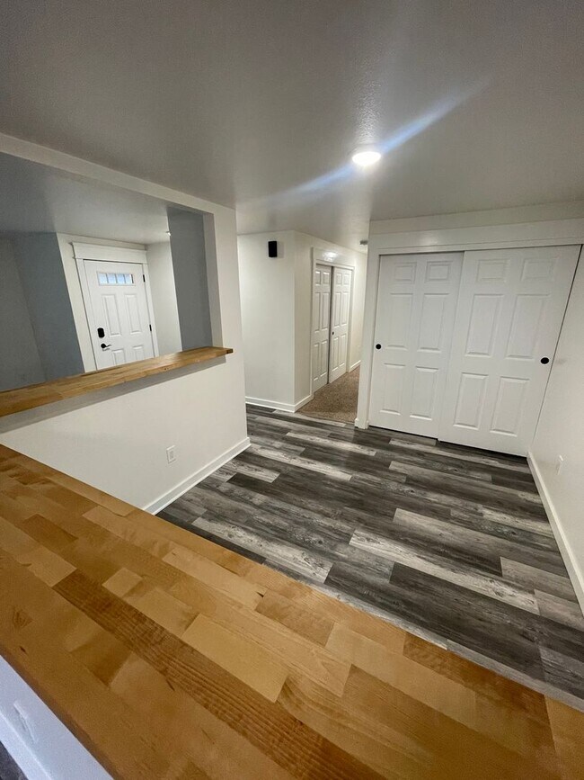 Building Photo - Charming 4-Bedroom with Open Floor Plan & ...