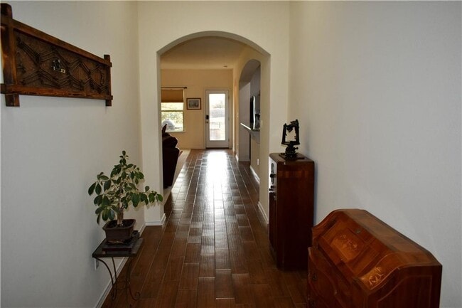 Building Photo - 201 Leather Oak Loop