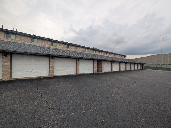 Building Photo - 8809 S 79th Ave