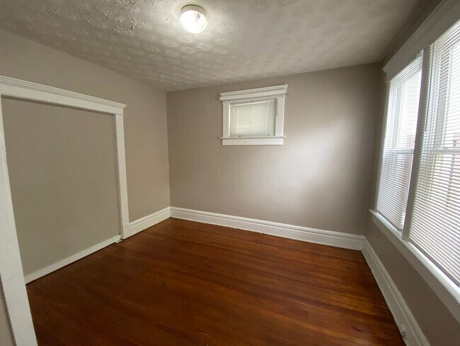 Building Photo - 149 W Norwich Ave