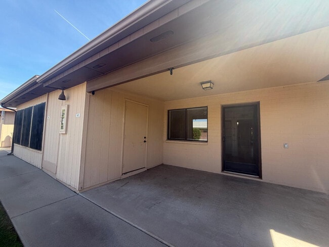 Building Photo - 520 S Greenfield Rd