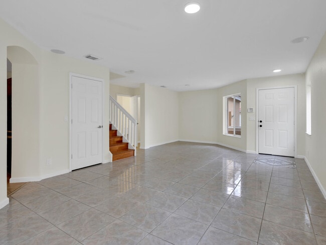 Building Photo - 6136 Sugar Loaf Ln